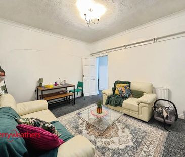 3 bedroom end of terrace house to rent - Photo 2