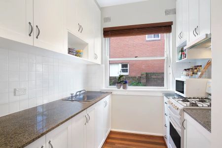 “"DEPOSIT TAKEN" Bright & Spacious Apartment Moments from the Beach” - Photo 4