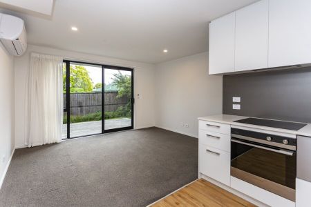 Lovely two bedroom townhouse – periodic tenancy. - Photo 2
