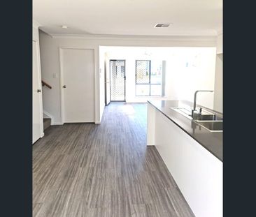 3 BEDROOM 2 BATHROOM TOWNHOUSE WITH DUCTED AIR - Photo 5