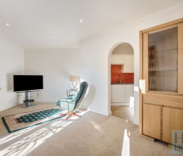 The Octagon, Brighton Marina Village - Photo 5