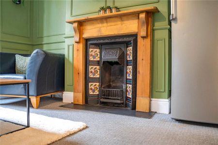 4 bedroom end of terrace house to rent - Photo 5