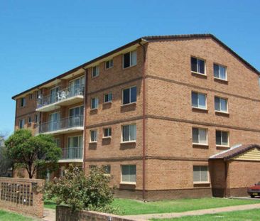 Modern Top-Floor 2-Bedroom Unit for Lease - Mount Druitt - Photo 2