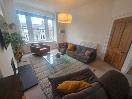 3 bedroom flat to rent - Photo 3
