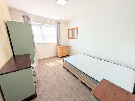 1 bedroom in a house share to rent - Photo 3