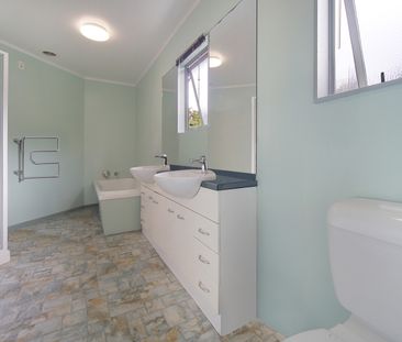 Tucked away in Remuera - Photo 2