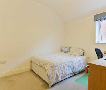 Larch House, Epsom - Photo 4