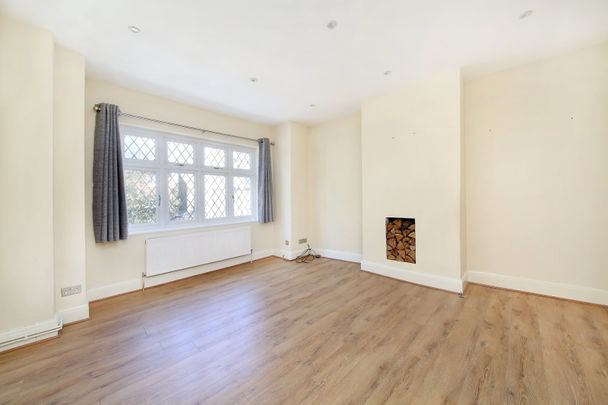St James's Drive, London, SW17 - Photo 1