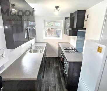 2 bedroom end of terrace house to rent - Photo 5