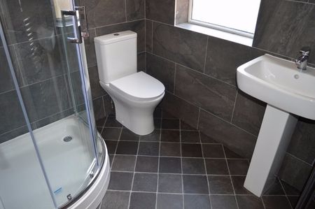 4 Bed Semi-Detached House, Beeston Road, NG7 - Photo 5