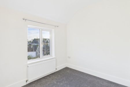 3 bedroom end of terrace house to rent - Photo 3