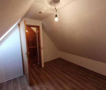 Helle, sanierte DG-WHG mit neuem Laminat – ab sofort in Reichenbach... - Foto 2