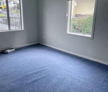 Charming 4BR Family Haven - Small Pets OK - Photo 2