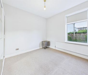 2 bedroom end of terrace house to rent - Photo 4