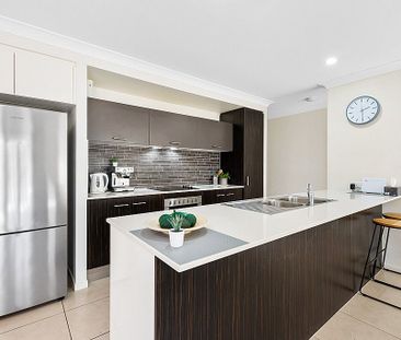 SPACIOUS HOME IN GREAT LOCATION! - Photo 2