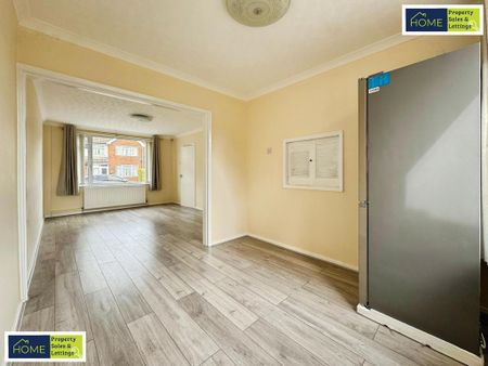 3 bedroom semi-detached house to rent - Photo 3