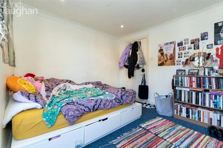 3 bedroom flat to rent - Photo 4