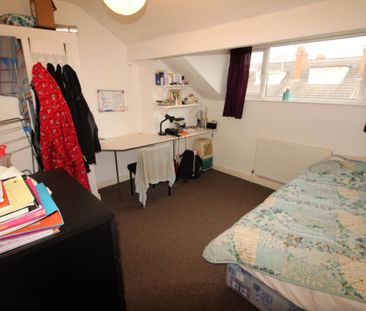 5 Bed - 19 Welton Place, Hyde Park, Leeds - LS6 1EW - Student - Photo 1