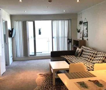 2 bedroom apartment in City - Photo 2