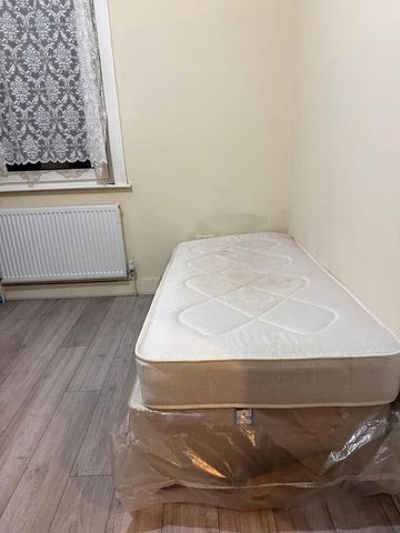 Room in a Shared House, Erskine Road, E17 - Photo 4