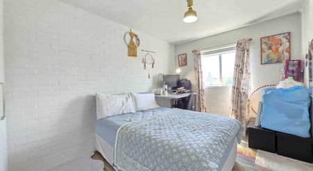 Sunny 1-Bedroom Apartment with with Carpark — ... - Photo 4