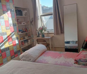 1 bedroom in a house share to rent - Photo 1