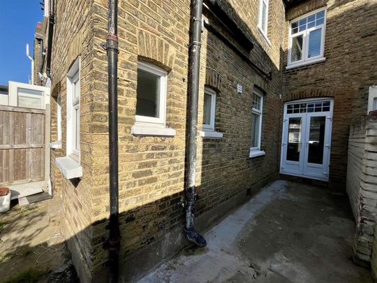 3 Bedroom House - Terraced To Let - Photo 1