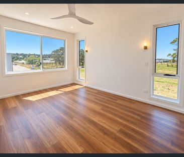 Brand New 5 Bedroom Home - Great Location! - Photo 6