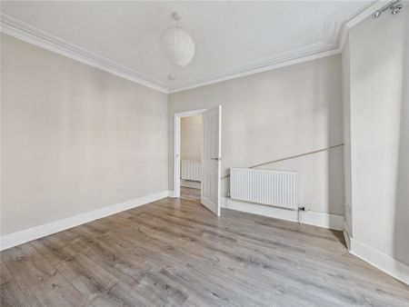 4 bedroom terraced house to rent - Photo 5