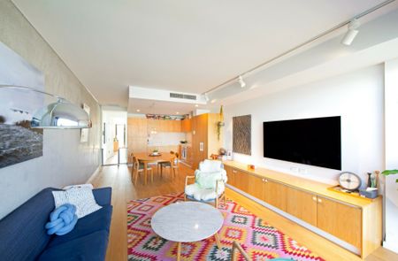 High-end Living on Lonsdale - Photo 2