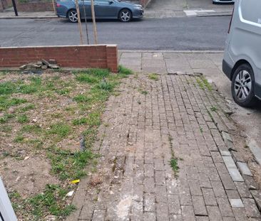 3 bedroom flat to rent - Photo 4