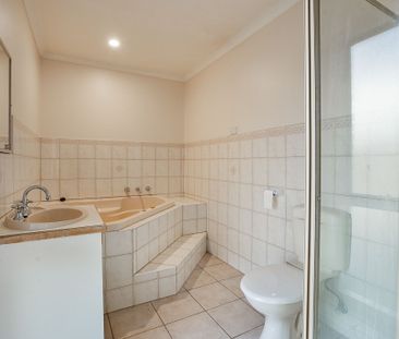 Neat, Sweet and Complete - Photo 4