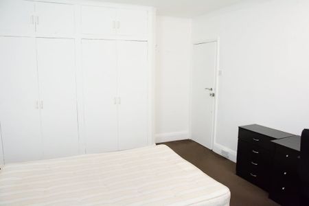 Room in a Shared House, Roehampton Vale, SW15 - Photo 2