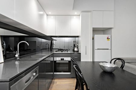 Fully Furnished Apartment In Prime Location - Photo 4