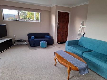 Charming 2BR Unit w/ Garden & Patio! - Photo 2