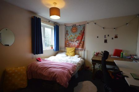 4 bedroom terraced house to rent - Photo 4