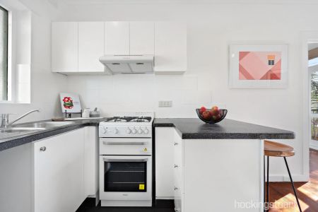 St Kilda Beachside - Fully Furnished - Photo 5