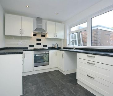3 bedroom terraced house to rent - Photo 6