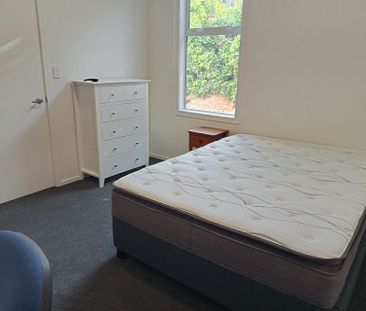 1 re-modelled ensuite studio bedroom in central - Photo 5