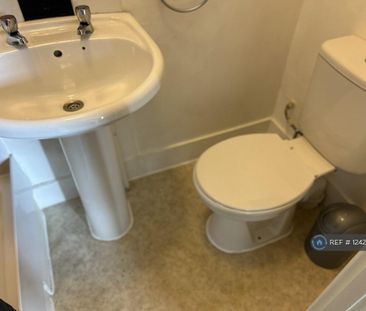 1 bedroom in a house share to rent - Photo 6