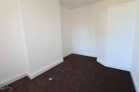 4 bedroom terraced house to rent - Photo 3