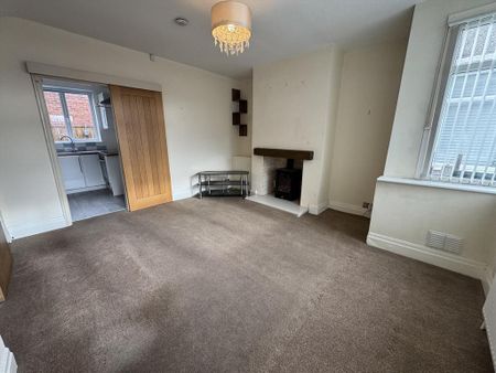 3 bedroom semi-detached house to rent - Photo 2