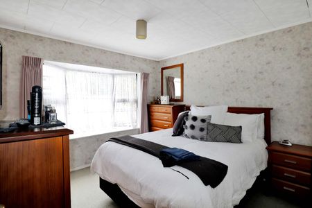 Sunny 2 Bedroom in Naenae - Photo 3