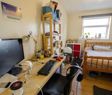 6 bedroom house to rent - Photo 2