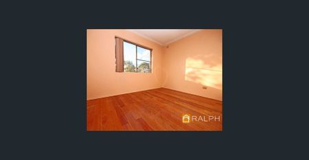 Modern 2 bedroom residence with a lock up garage - Photo 5