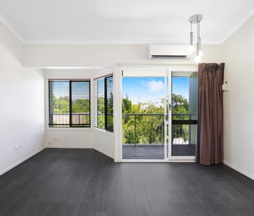 2/33 Murray Street, North Ward, Qld 4810 - Photo 2