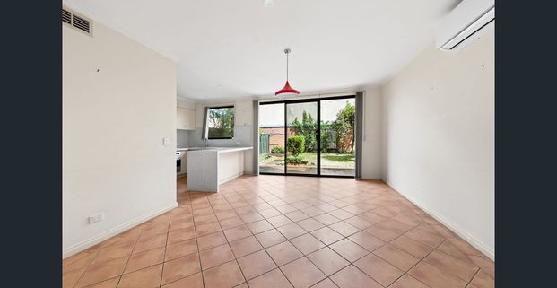 Sunny and spacious! - Photo 1