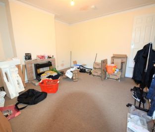 2 bedroom House in Whingate Avenue Bed), Leeds - Photo 4