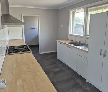 7 Tudor Place, Melton West, VIC 3337 - Photo 4