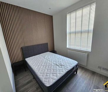 Ground Floor Flat, Brighton, East Sussex, BN1 - Photo 3